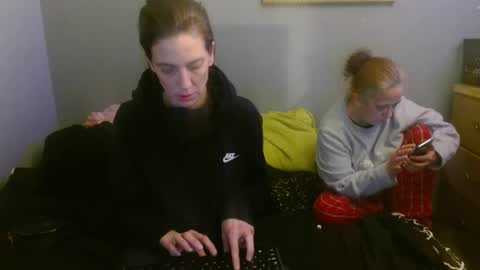 Snapshot of poopcap chatting on December 31, 5:00 am poopcap online show from December 31, 5:00 am