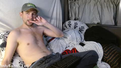 Snapshot of poppunk4life chatting on January 5, 10:19 pm Kyle online show from January 5, 10:19 pm