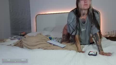 Snapshot of poppyquinn chatting on June 16, 1:41 am PoppyQuinn online show from June 16, 1:41 am