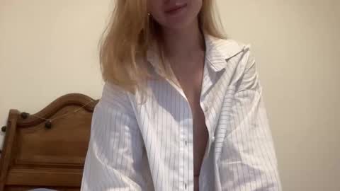 Snapshot of poppysweety422 chatting on October 9, 4:38 pm poppysweety422 online show from October 9, 4:38 pm