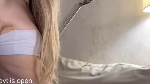 Adele online show from February 15, 6:23 pm