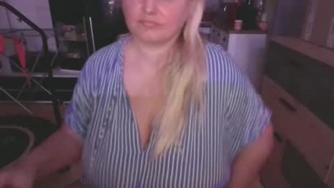 MelissOfficial online show from February 5, 8:35 pm