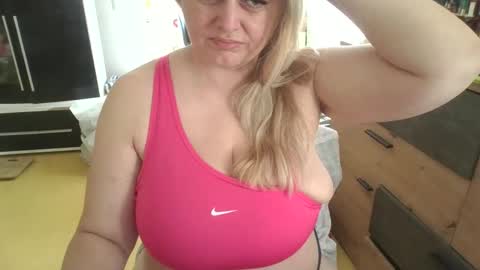 MelissOfficial online show from June 4, 7:47 am
