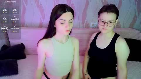 Snapshot of pornostendup chatting on September 24, 7:50 pm Ana and Tati online show from September 24, 7:50 pm