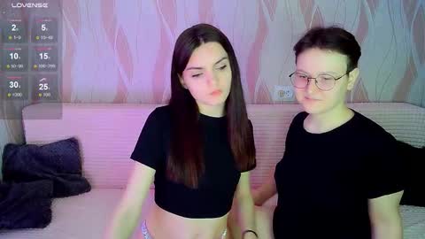 Snapshot of pornostendup chatting on October 20, 7:36 pm Ana and Tati online show from October 20, 7:36 pm