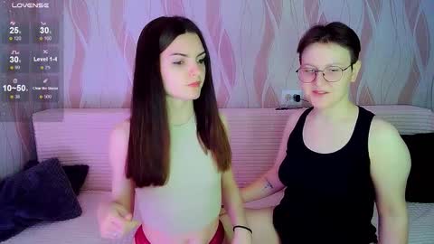 Snapshot of pornostendup chatting on November 2, 7:16 pm Ana and Tati online show from November 2, 7:16 pm