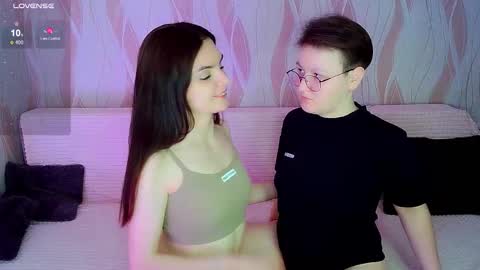 Snapshot of pornostendup chatting on November 26, 9:49 pm Ana and Tati online show from November 26, 9:49 pm