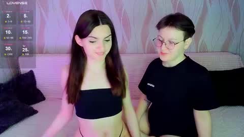 Snapshot of pornostendup chatting on December 1, 7:08 pm Ana and Tati online show from December 1, 7:08 pm