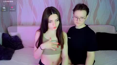 Snapshot of pornostendup chatting on December 3, 7:34 pm Ana and Tati online show from December 3, 7:34 pm