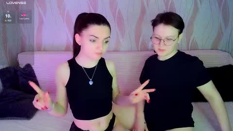 Snapshot of pornostendup chatting on December 5, 8:49 pm Ana and Tati online show from December 5, 8:49 pm