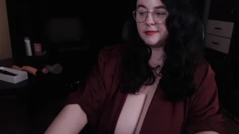 Snapshot of posh_mistress chatting on April 18, 2:26 am PoshMistres online show from April 18, 2:26 am