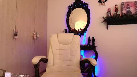 Snapshot of posigore chatting on November 18, 10:03 pm Anna Goth independient model online show from November 18, 10:03 pm