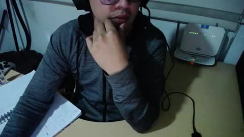 Snapshot of powerfulzeus2 chatting on September 11, 1:17 am powerfulzeus2 online show from September 11, 1:17 am