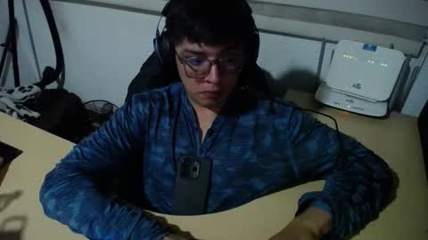 Snapshot of powerfulzeus2 chatting on September 18, 2:02 am powerfulzeus2 online show from September 18, 2:02 am