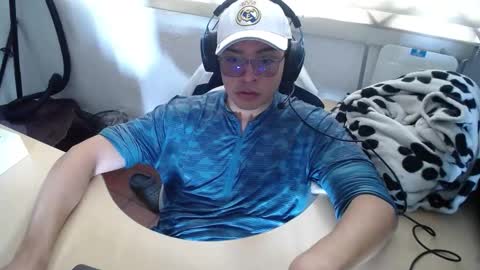 Snapshot of powerfulzeus2 chatting on September 20, 6:53 pm powerfulzeus2 online show from September 20, 6:53 pm