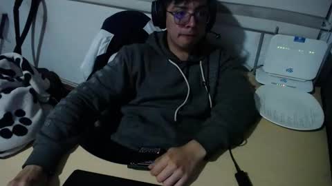 Snapshot of powerfulzeus2 chatting on September 27, 1:54 am powerfulzeus2 online show from September 27, 1:54 am