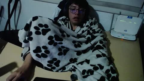 Snapshot of powerfulzeus2 chatting on September 28, 6:19 am powerfulzeus2 online show from September 28, 6:19 am