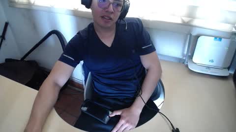 Snapshot of powerfulzeus2 chatting on October 6, 6:38 pm powerfulzeus2 online show from October 6, 6:38 pm