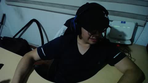 Snapshot of powerfulzeus2 chatting on October 8, 1:36 am powerfulzeus2 online show from October 8, 1:36 am