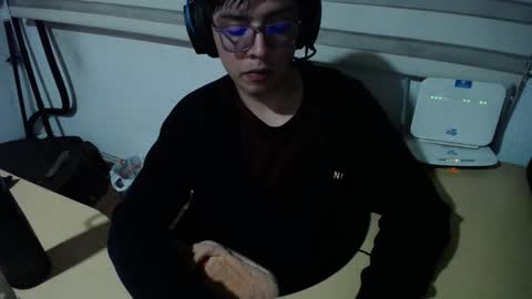 Snapshot of powerfulzeus2 chatting on October 15, 2:33 am powerfulzeus2 online show from October 15, 2:33 am