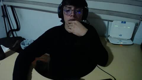 Snapshot of powerfulzeus2 chatting on October 16, 2:45 am powerfulzeus2 online show from October 16, 2:45 am