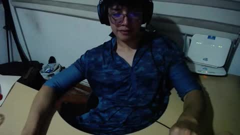 Snapshot of powerfulzeus2 chatting on October 22, 2:12 am powerfulzeus2 online show from October 22, 2:12 am