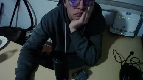 Snapshot of powerfulzeus2 chatting on October 31, 2:01 am powerfulzeus2 online show from October 31, 2:01 am