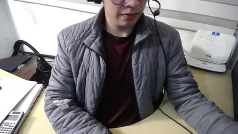 Snapshot of powerfulzeus2 chatting on November 11, 2:00 am powerfulzeus2 online show from November 11, 2:00 am