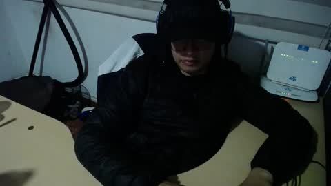 Snapshot of powerfulzeus2 chatting on November 19, 2:55 am powerfulzeus2 online show from November 19, 2:55 am