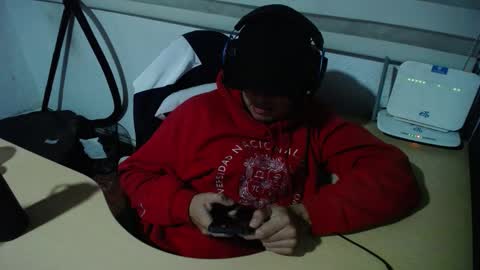 Snapshot of powerfulzeus2 chatting on November 20, 2:34 am powerfulzeus2 online show from November 20, 2:34 am