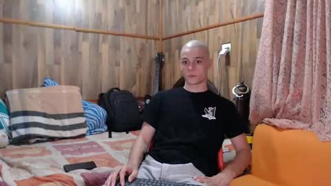 Snapshot of powertwinky chatting on February 18, 4:04 am chris independent online show from February 18, 4:04 am