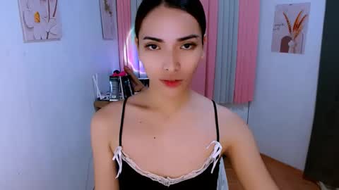 Snapshot of preciosa_banks69 chatting on May 13, 1:19 pm preciosa_banks69 online show from May 13, 1:19 pm