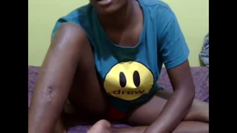 Snapshot of precious_nesh chatting on February 17, 12:16 pm precious_nesh online show from February 17, 12:16 pm