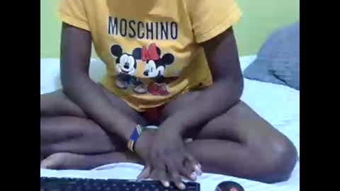 Snapshot of precious_nesh chatting on February 25, 10:15 am precious_nesh online show from February 25, 10:15 am