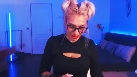 Snapshot of preggyhotmommy chatting on December 24, 9:11 pm Victoria online show from December 24, 9:11 pm