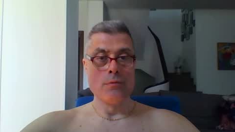 Snapshot of prendimisubito chatting on May 7, 12:21 pm prendimisubito online show from May 7, 12:21 pm
