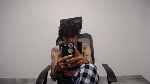 Plux online show from February 21, 3:01 am