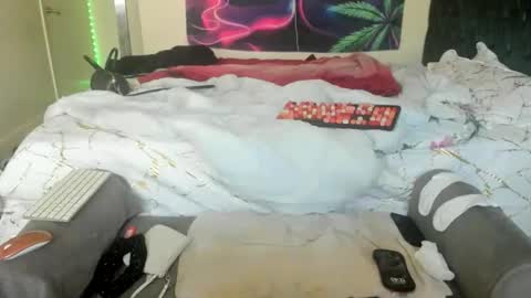 Yasmine pretty online show from April 8, 4:40 pm