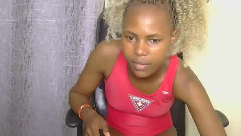 pretty_africanah online show from February 19, 10:28 pm