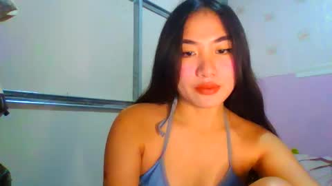 Snapshot of pretty_am chatting on May 16, 4:50 pm pretty_am online show from May 16, 4:50 pm
