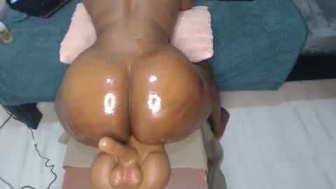 pretty_clare online show from April 6, 4:21 am