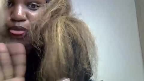 pretty_curvy99 online show from March 18, 11:24 am