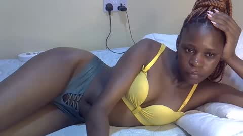 Snapshot of pretty_daniella chatting on February 12, 5:37 am pretty_daniella online show from February 12, 5:37 am