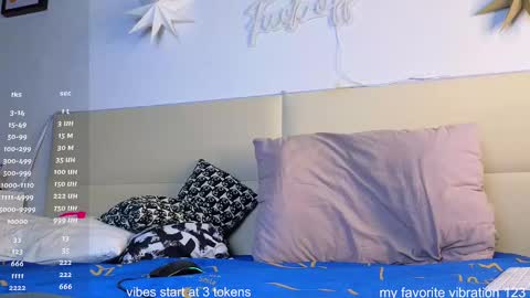 Snapshot of pretty_helga chatting on December 13, 9:13 am pretty_helga online show from December 13, 9:13 am