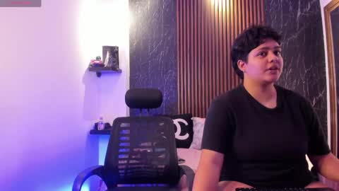Snapshot of pretty_honey22 chatting on May 28, 9:34 pm pretty_honey22 online show from May 28, 9:34 pm