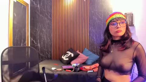 pretty_honey22 online show from June 27, 12:59 am