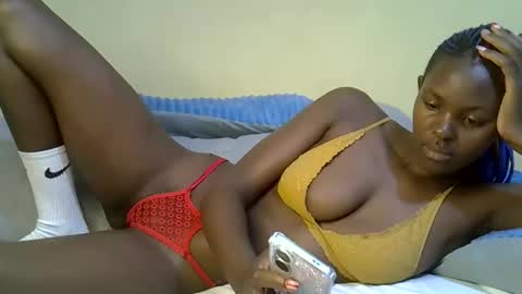 Snapshot of pretty_liny chatting on October 19, 12:17 pm pretty_liny online show from October 19, 12:17 pm