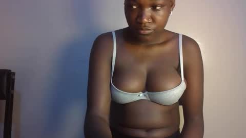 pretty_lucie online show from April 9, 12:21 pm