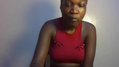 pretty_lucie online show from April 12, 4:39 am