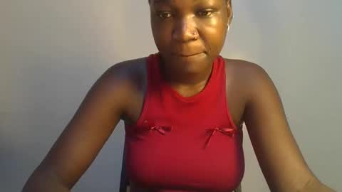 pretty_lucie online show from April 14, 12:11 pm